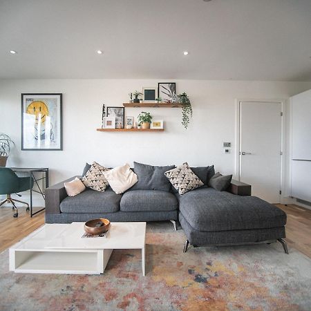 Stunning Riverside View Apartment, Near Canary Wharf & O2 Лондон Екстер'єр фото