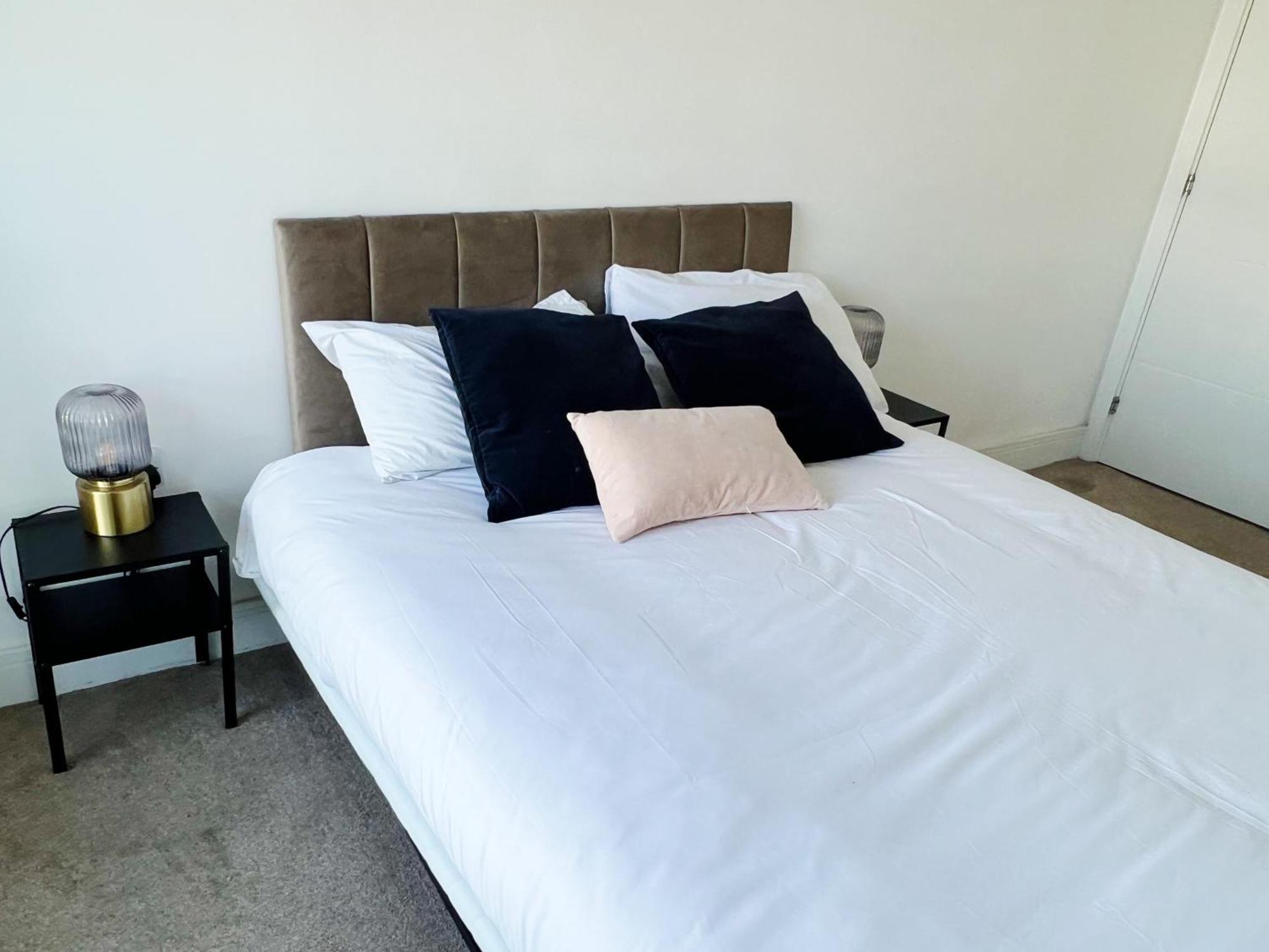 Stunning Riverside View Apartment, Near Canary Wharf & O2 Лондон Екстер'єр фото